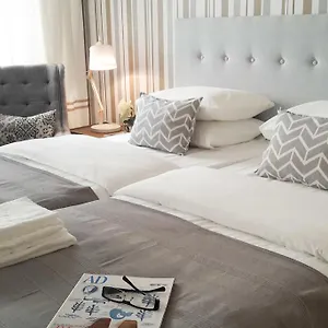 Flores Bed & Breakfast